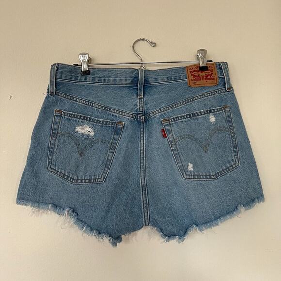 Levi's 501 High-Rise Denim Shorts in Sansome St Wash - Picture 6 of 8